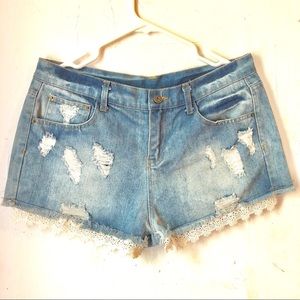 En Cremé High Waisted Shorts.